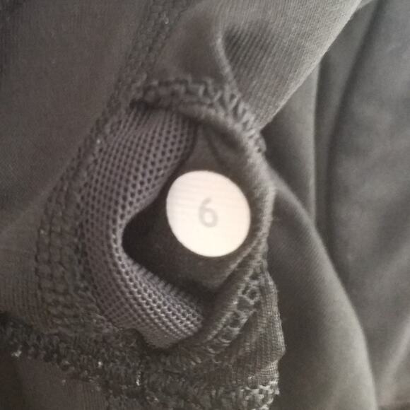 Lululemon Womens Size 6 Strappy Back Tank Top Form Fitting Built In Bra - Picture 6 of 6